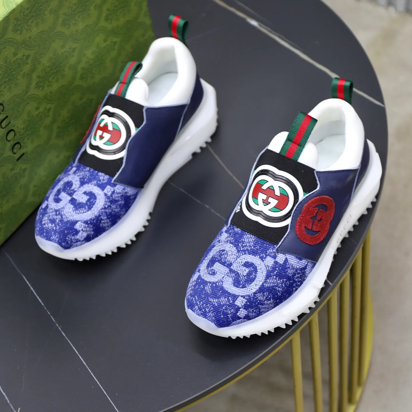 Ex-factory price: 462💰🙅‍♂️🙅‍♂️🙅‍♂️ Brand: GUCCI Standard code: 38-44 (45 customized) Grade: Same as the official website Material: Original cowhide material spliced with brand cloth Comfortable and breathable lining Lightweight and wear-resistant sports outsole Style category: Men's fashionable casual shoes Running sports shoes Distinguished luxury brand elements Top luxury color: actual picture color